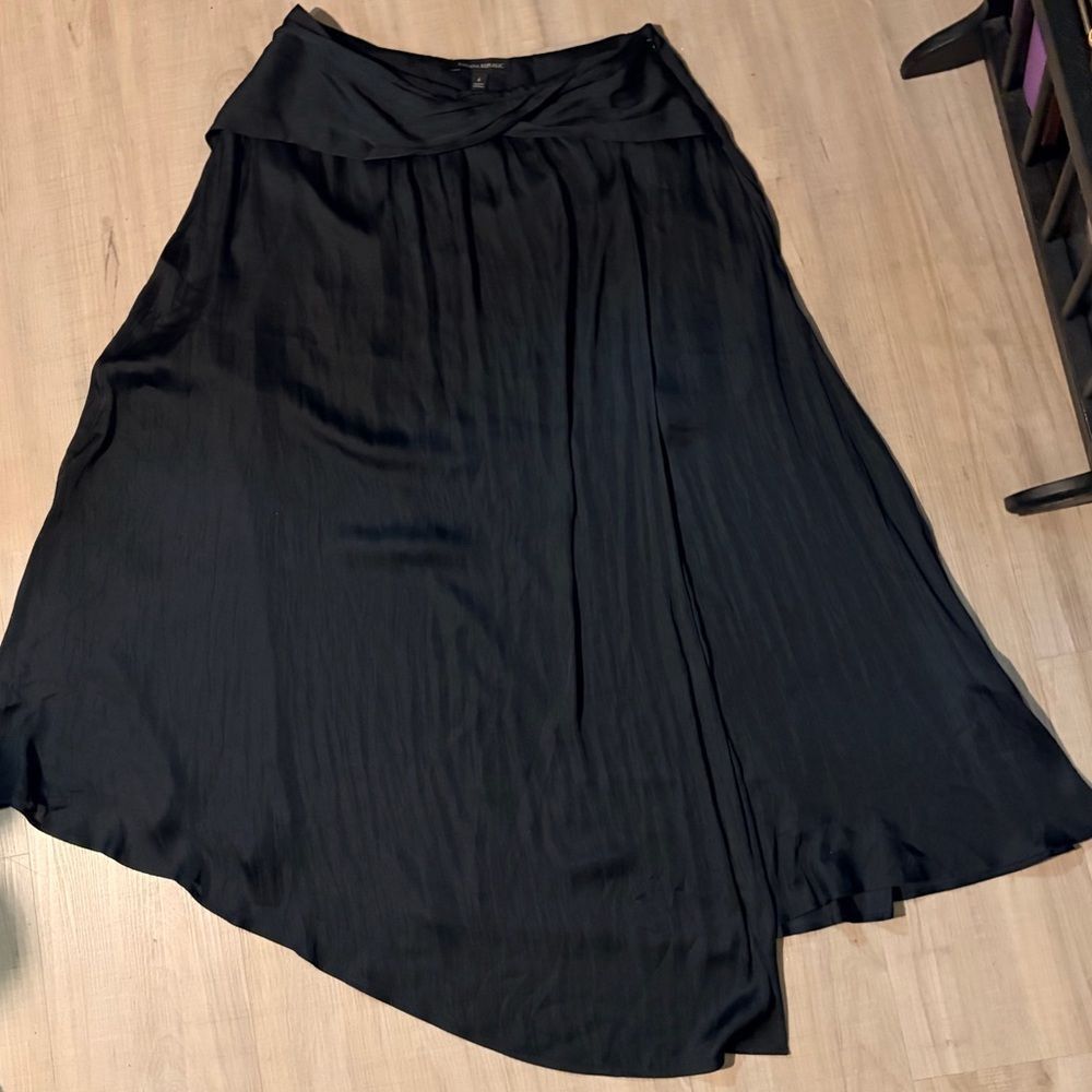 Banana Republic Asymmetrical Black Skirt midi